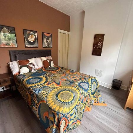 Spacious Homely 3 Bed Property 뉴캐슬언더라임 외부 사진