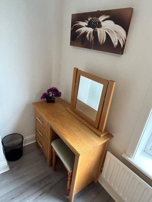 Spacious Homely 3 Bed Property 뉴캐슬언더라임 외부 사진