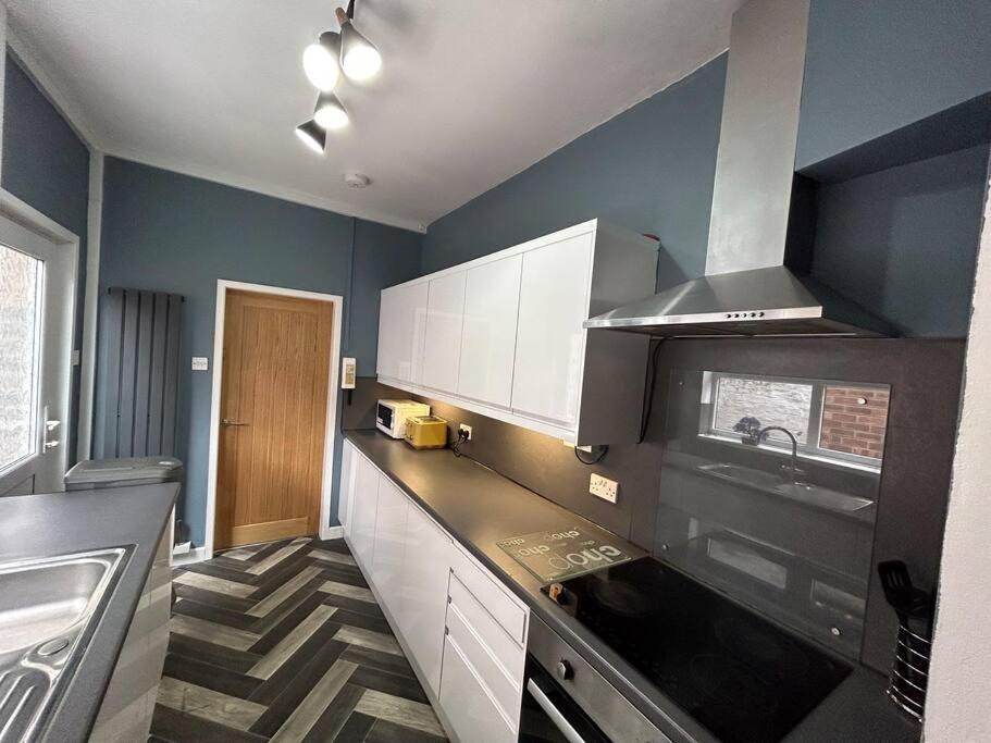 Spacious Homely 3 Bed Property 뉴캐슬언더라임 외부 사진