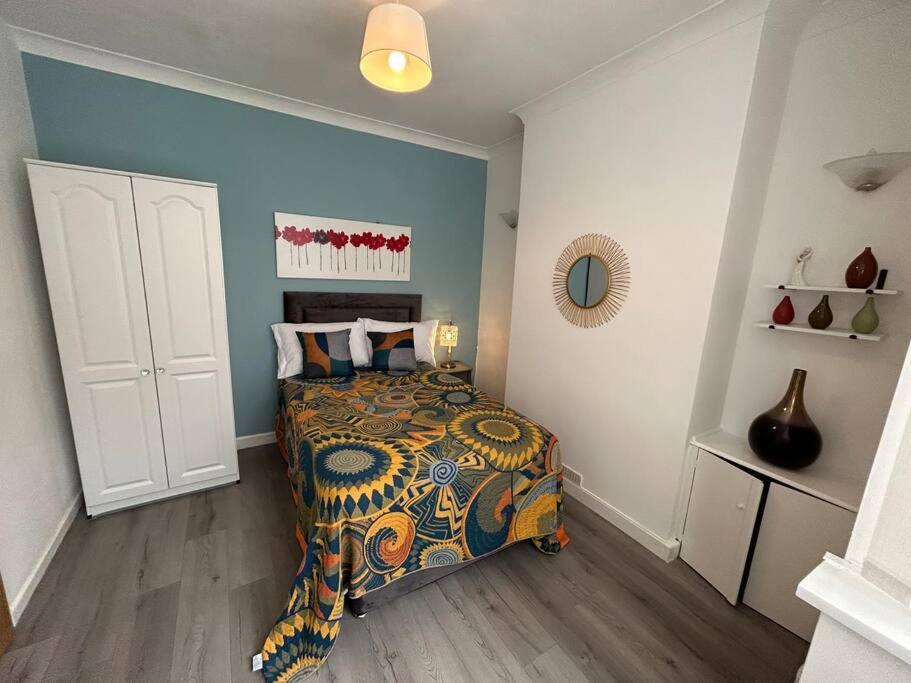 Spacious Homely 3 Bed Property 뉴캐슬언더라임 외부 사진